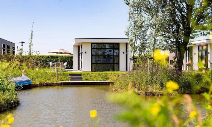 Berkhout Chalet De Esquí | ✓ Module Special at Park Westerkogge ✓ Holiday home for 6 people ✓ Located in Berkhout (North Holland) ✓ Waterfront holiday resort ✓ Book directly at the resort