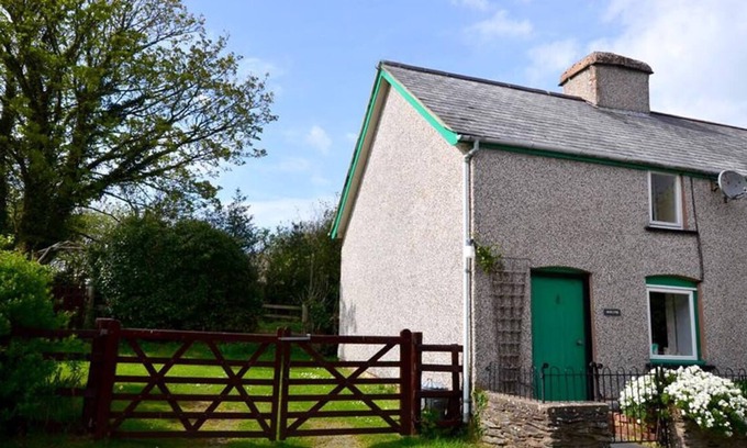 Machynlleth Casa | Una simple y tradicional casa de campo de fin de terraza, en el pueblo de Darowen, en las colinas entre Cemmae