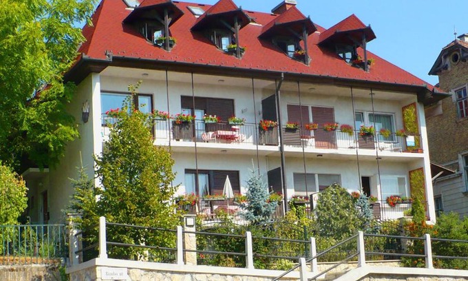 Rozsadomb Casa | Mohacsi Guesthouse