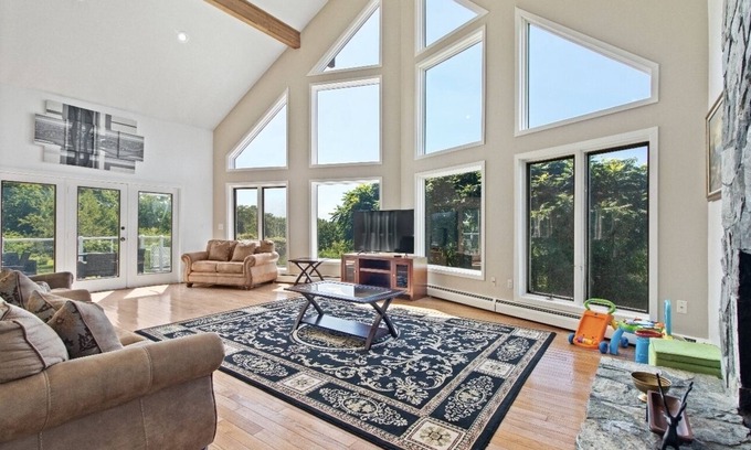Montville Cabina | Mohegan Cabin Estate