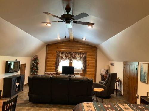Large Apartamento | MOJO'S LOFT