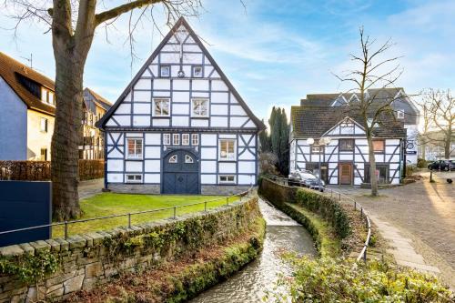 Bachviertel Apartamento | MOLA Apartments-Historische Ferienwohnung im Bachviertel Herdecke Zentrum für 3 Personen-Gratis Parkplatz-Highspeed WLAN-auch für Langzeit geeignet