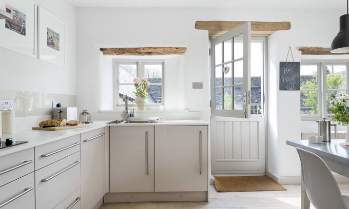 North Cerney Cabaña | Mole End Cottage (2) - a beautiful property sleeping 2 guests in 1 bedroom