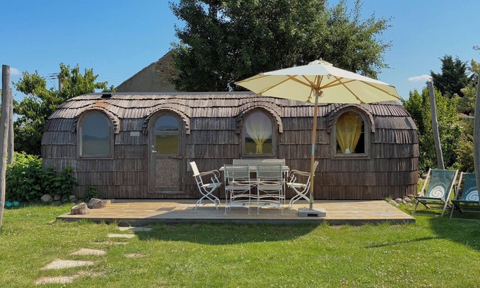Puchau Apartamento | Molendini Igloo Hut at the Püchau Mill