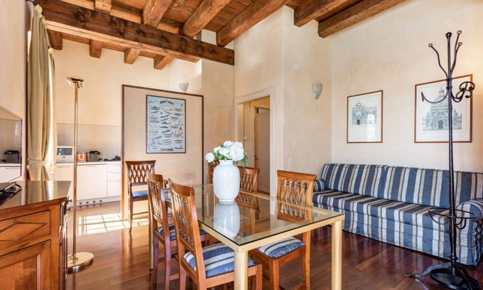 Molina Apartamento | Molino Stucky Residence Gondola Suite
