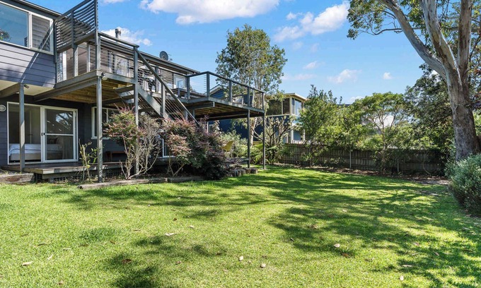 Narrawallee Casa | Mollymook Breeze - lovely 4 BR home with beach views