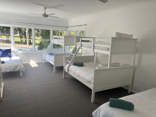 Mollymook Casa | Mollymook- Walk to Beach, Surf, Golf Course & Club