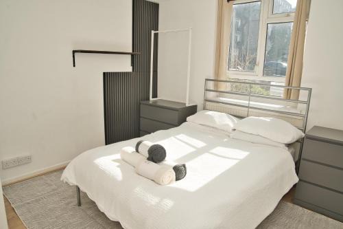 Swiss Cottage Apartamento | Moments Made Here, Cosy 4-Bed Swiss Cottage, Perfect for 10, Free WiFi