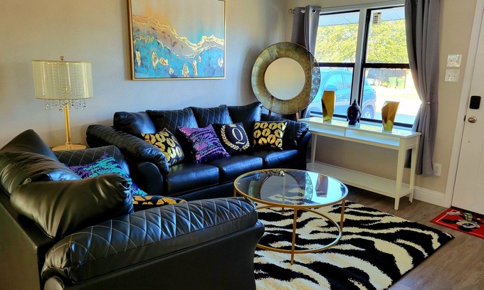 Plano Casa | MOMO 2BD entire new house with big yard in Downtown Plano