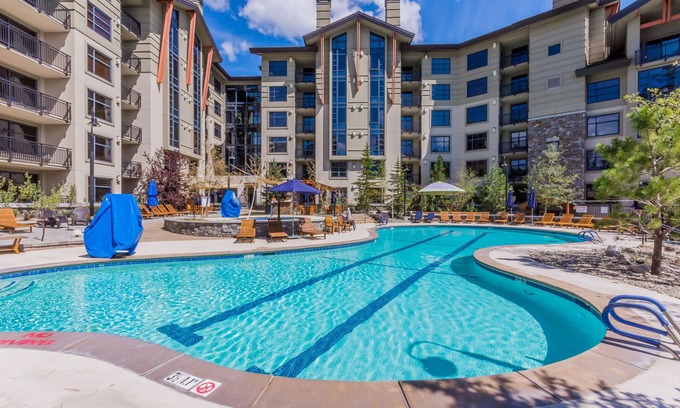 Mammoth Lakes Condominio | ¡Nuevo listado! The Monache at The Village con impresionantes vistas de Mtn