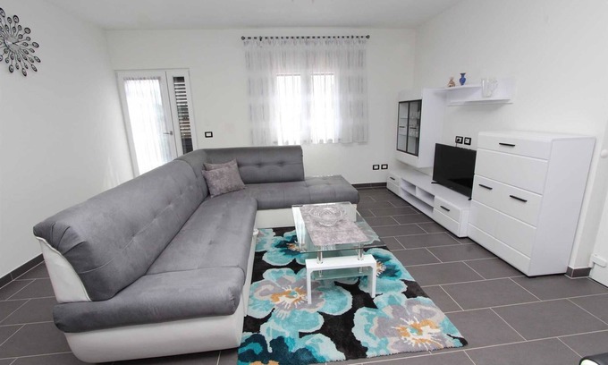 Borik Apartamento | Casa de vacaciones de tres dormitorios MONDELACO
