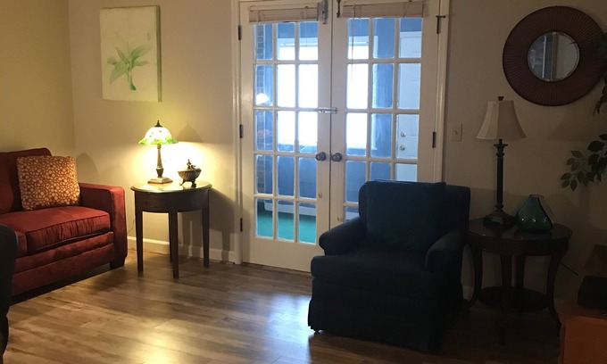 Woodfield Condominio | Monica’s Hideaway Creekside @ Huntington