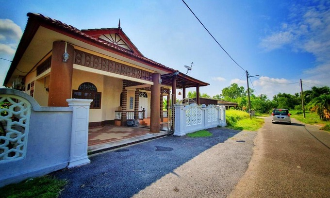 Marang Casa | Monie's Homestay Marang