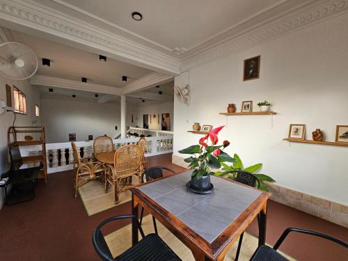 Savannakhet Casa | Monkey Guest House