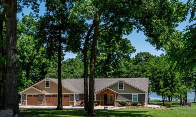 Afton Casa | Monkey Island waterfront w/ private 2-slip dock, 250' shoreline, and hot tub