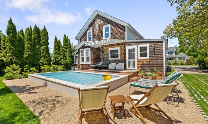 Bellport Casa | Monkey Puzzle Bellport Cottage