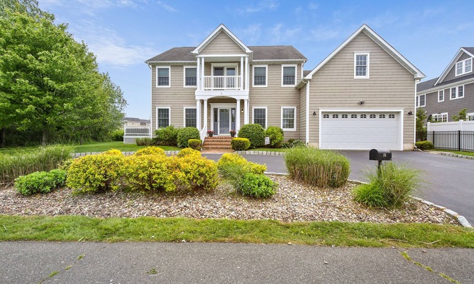 Monmouth Beach Casa | Monmouth Beach Summer Escape-Walk to the Beach!
