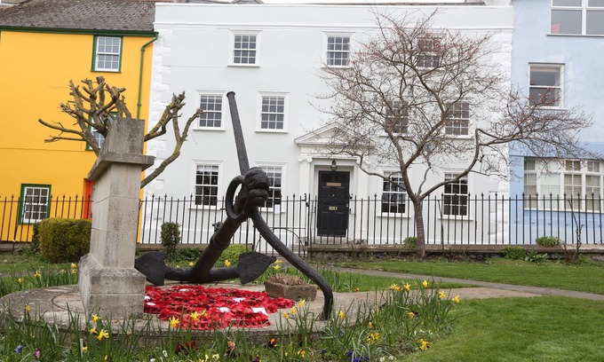 Lyme Regis Casa | Monmouth House Old Town Lyme Regis parking garden16 guests beach Pets Hot tub