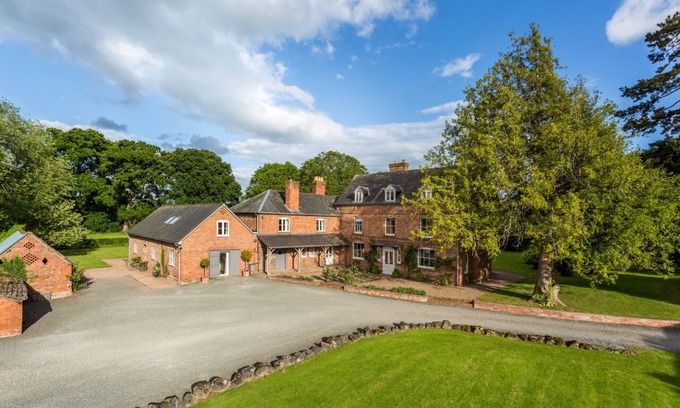 Monnington-on-Wye Casa | Monnington House & Cottages 12 bedrooms 12 bathrooms Great for special stays.