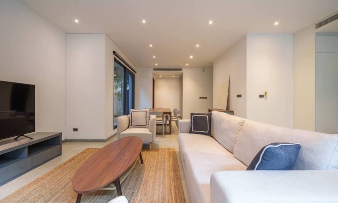 Khlong Tan Nuea Villa | Monochrome designer pool Villa
