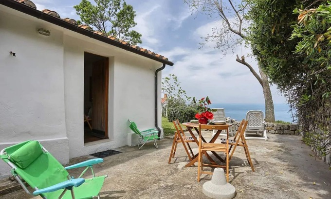 Zanca Apartamento | Monolocale in giardino con meravigliosa vista sul mare e sul tramonto