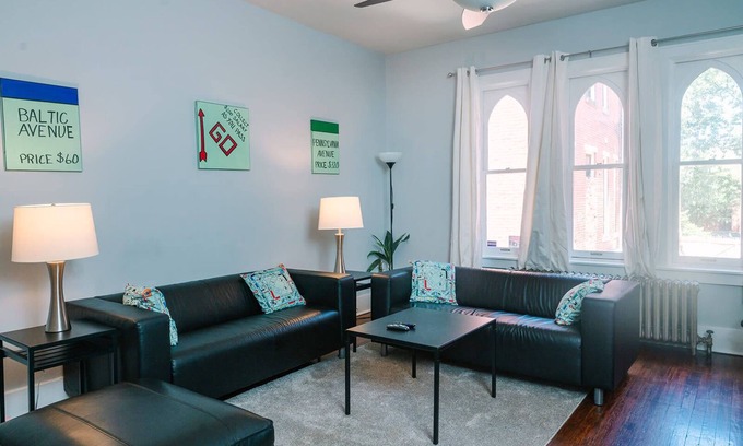 Allegheny-West Apartamento | MONOPOLY - Prime-Location - Walkable - Sleeps 6