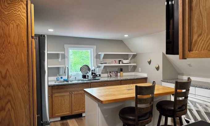 Monroe Apartamento | Monroe Maine Historic Site Hideaway