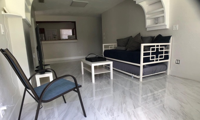 Highland Garden Casa | MONROE - OASIS TRANQUILO CON PATIO PRIVADO Y ESTACIONAMIENTO