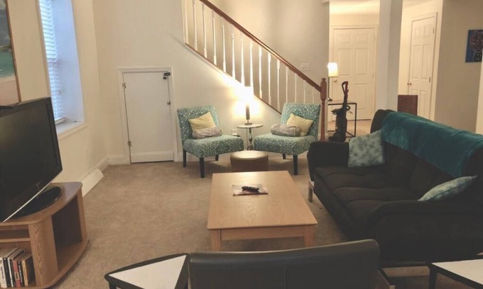 Nauck Casa | Monroe Room #3