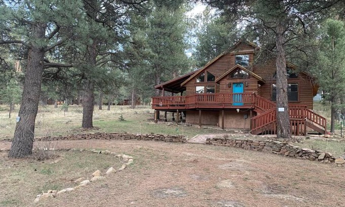 Angel Fire Casa | Monroe’s Chateau with Hot Tub
