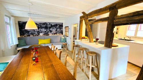 Monschau Casa | Monschau-Auszeit: Historisch wohnen direkt am Bach