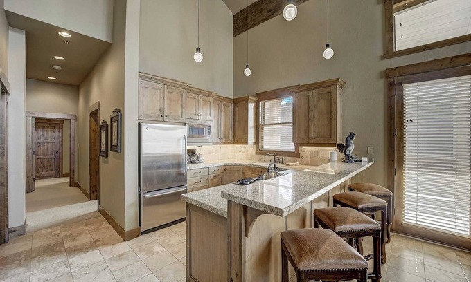 Deer Valley Casa | Mont Cervin #32 by Avantstay Ski In Ski Out Home in Silver Lake Village w/ Hot Tub