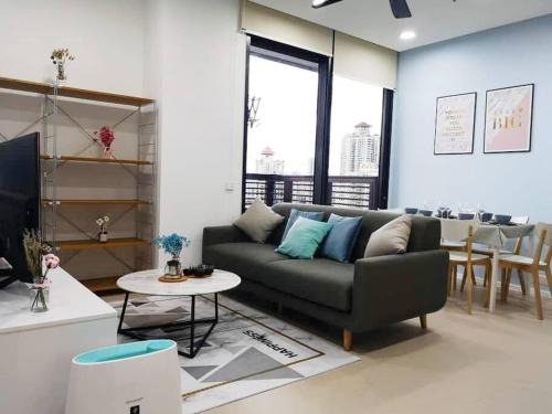 Mont Kiara Apartamento | Mont Kiara Main Street Walking Distance Sunway 163 2 Bedroom Balcony 2-4Pax