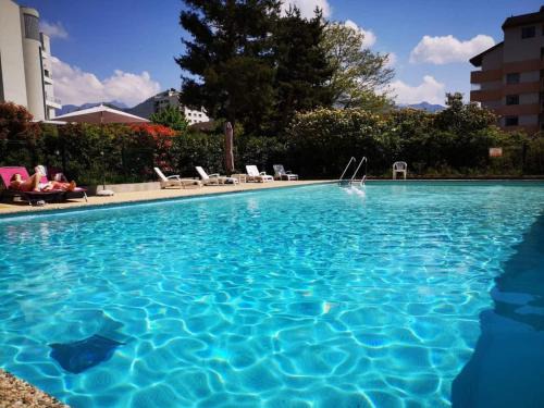 Annecy Apartamento | Mont Royal - piscine - balcon vue imprenable sur les montagnes