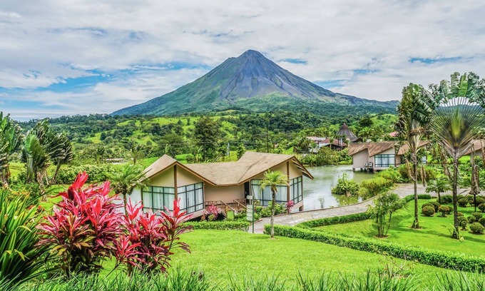 Aguas termales de Arenal Hotel | Montaña de fuego Mountain Resort & Spa