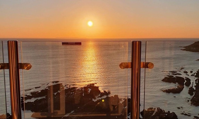 Mortehoe Apartamento | Montagu Steps 3 bedroom apartment with sea views
