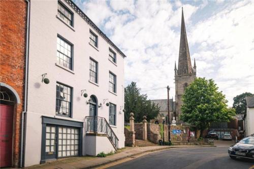 Ross-on-Wye Casa | Montague House Town Centre Sleeps Up To 12 Guests