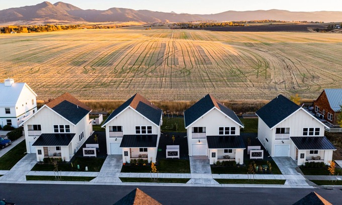 Bozeman Cabaña | Montana Luxury (2nd Cottage available by request)
