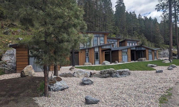 Bigfork Cabina | Montana Ponderosa Cabin #2 Flathead Lk, and Glacier National Park