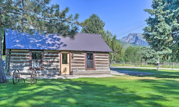 Hamilton Cabina | Montana Retreat: Original Hamilton Log Cabin!