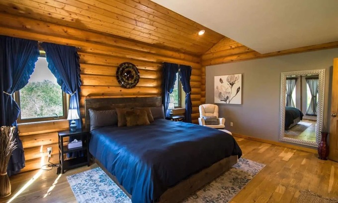 Red Lodge Casa | Montana Wildflower Lodge~sleeps 10