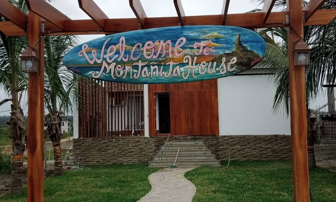 Manglaralto Casa | Montañita beach, Beachfront Villa with pool with a side bbq