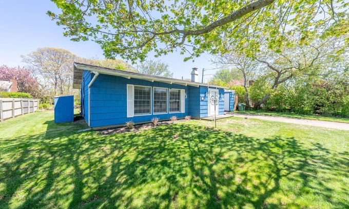 Culloden Shores Casa | Montauk Escape—3BR, 2BA, Steps from the Beach, BBQ Grill, Patio, Outdoor Shower