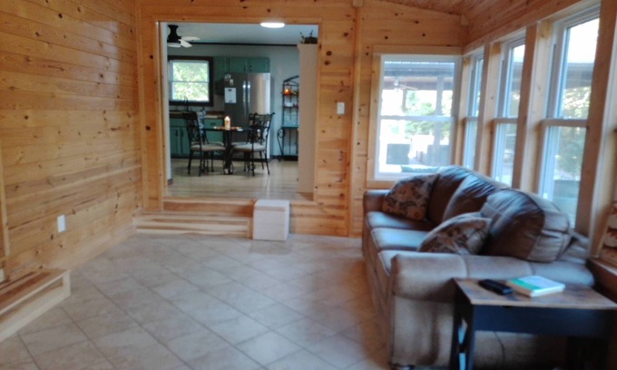Licking Casa | Montauk Oasis-1mi to Montauk State Park with Hot Tub