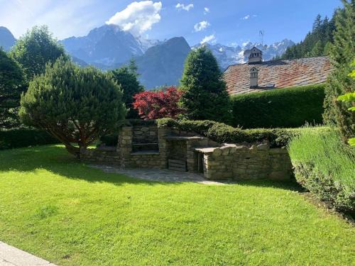 Pallusieux Apartamento | Monte Bianco elegant villa apartment Courmayeur