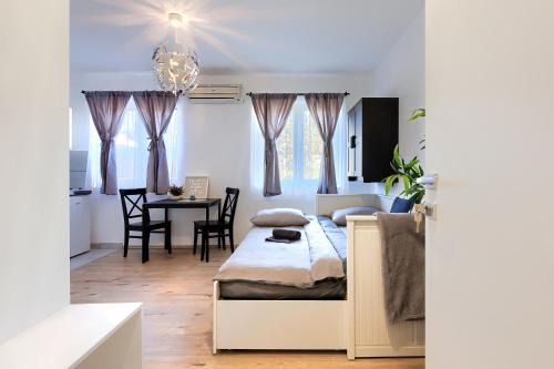 Pula Hostal | Monte Zaro