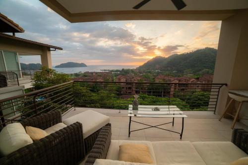 Jacó Apartamento | Montecielo 4A 3 bdrs ocean view in Los Suenos
