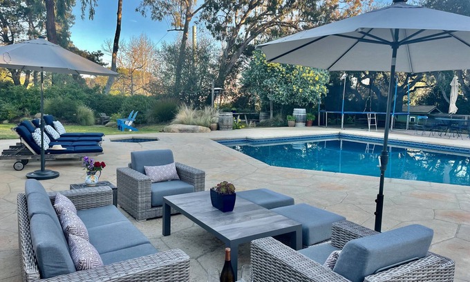 Hedgerow Casa | Montecito Family Fun casa con piscina y un gran patio!