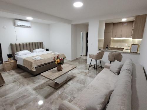 Susanj Apartamento | Montenegro Apartments Phoenix With Pool