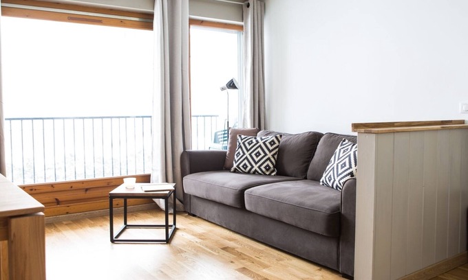 Chamonix City Centre Apartamento | Montenvers B11 es un elegante apartamento alpino contemporáneo con vistas a la montaña